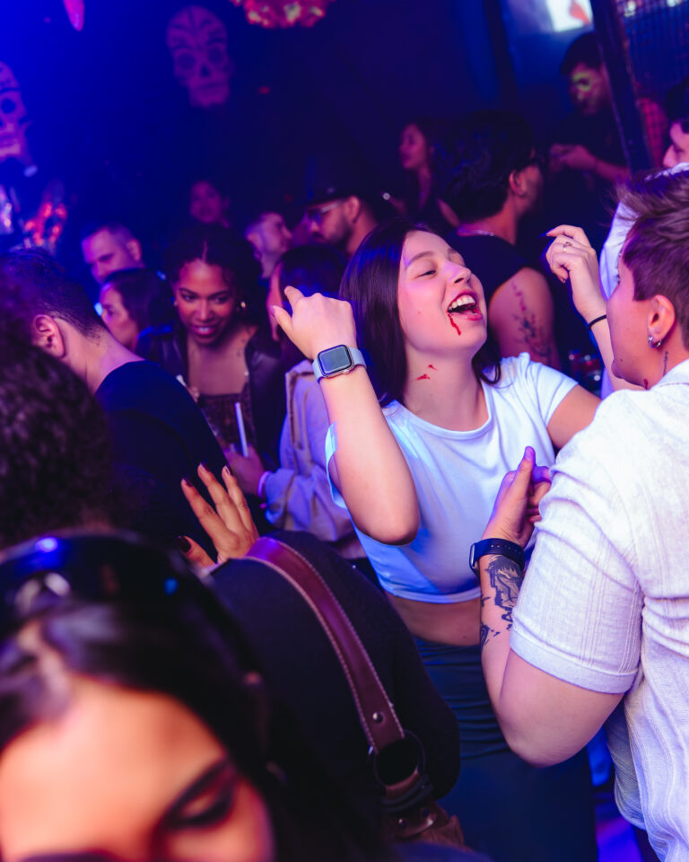 BBHALLNEON (20)